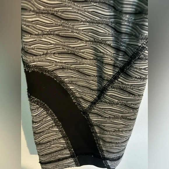 lululemon Womens Inspire Tight II Textured Wave Black/Silver size 6 Run Yoga - Picture 2 of 4